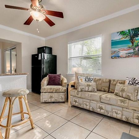 Steps To The Beach And Restaurants! - Coconut Villa'S Suite 1 سانت بيتي بيتش المظهر الخارجي الصورة