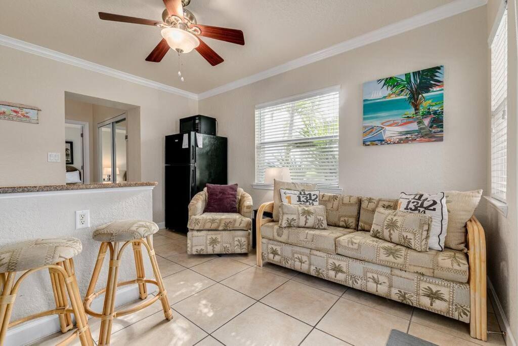 Steps To The Beach And Restaurants! - Coconut Villa'S Suite 1 سانت بيتي بيتش المظهر الخارجي الصورة