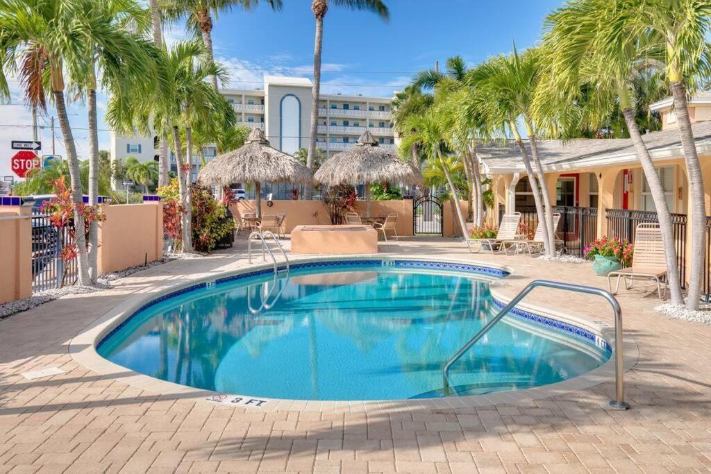Steps To The Beach And Restaurants! - Coconut Villa'S Suite 1 سانت بيتي بيتش المظهر الخارجي الصورة